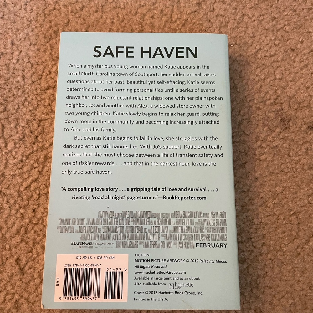 Nicholas Sparks "Safe Haven" Paperback Book - Blue/Tan Cover - Picture 2 of 4